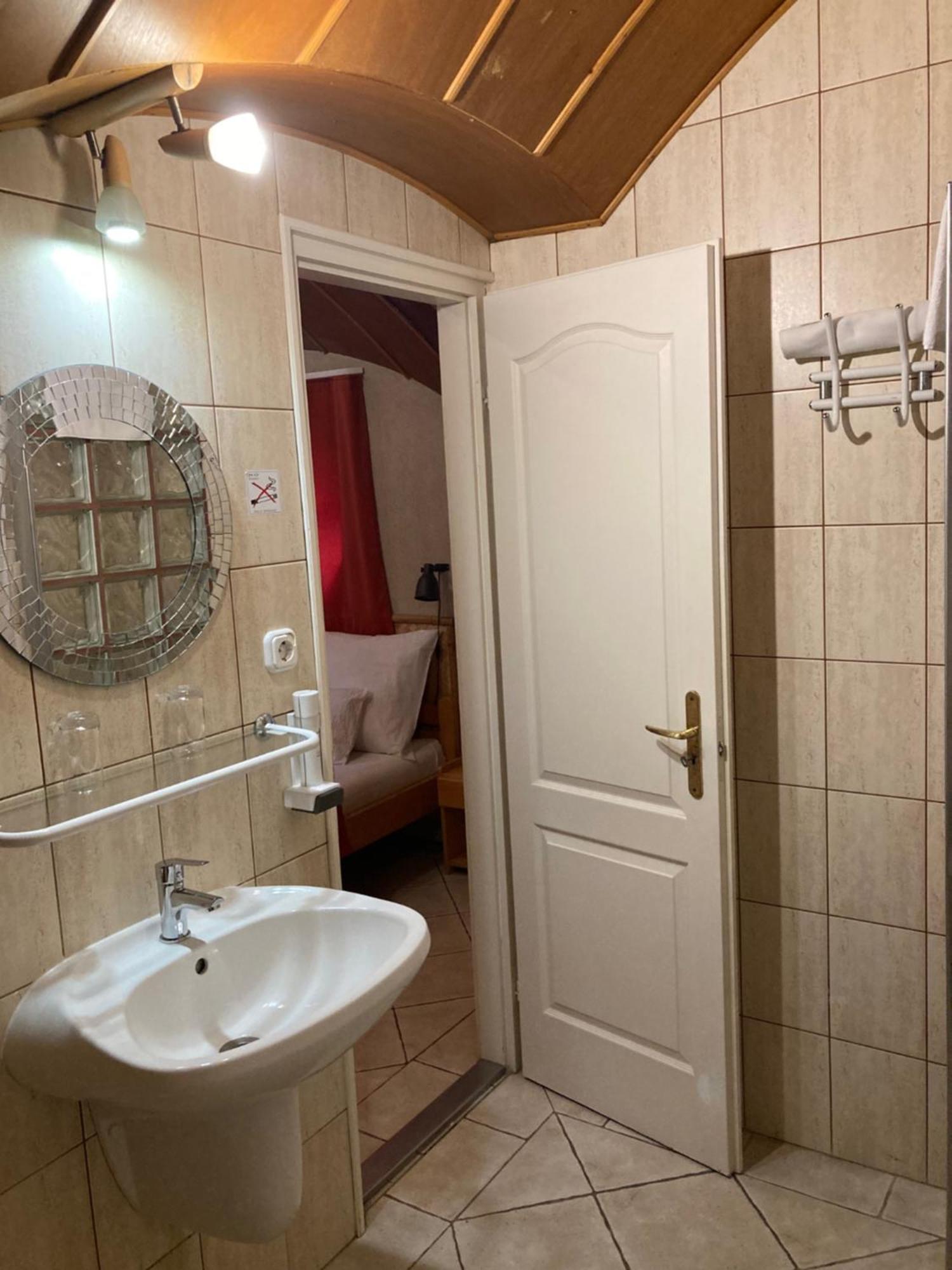 Nautilus Etterem Es Panzio Otel Dabas Dış mekan fotoğraf