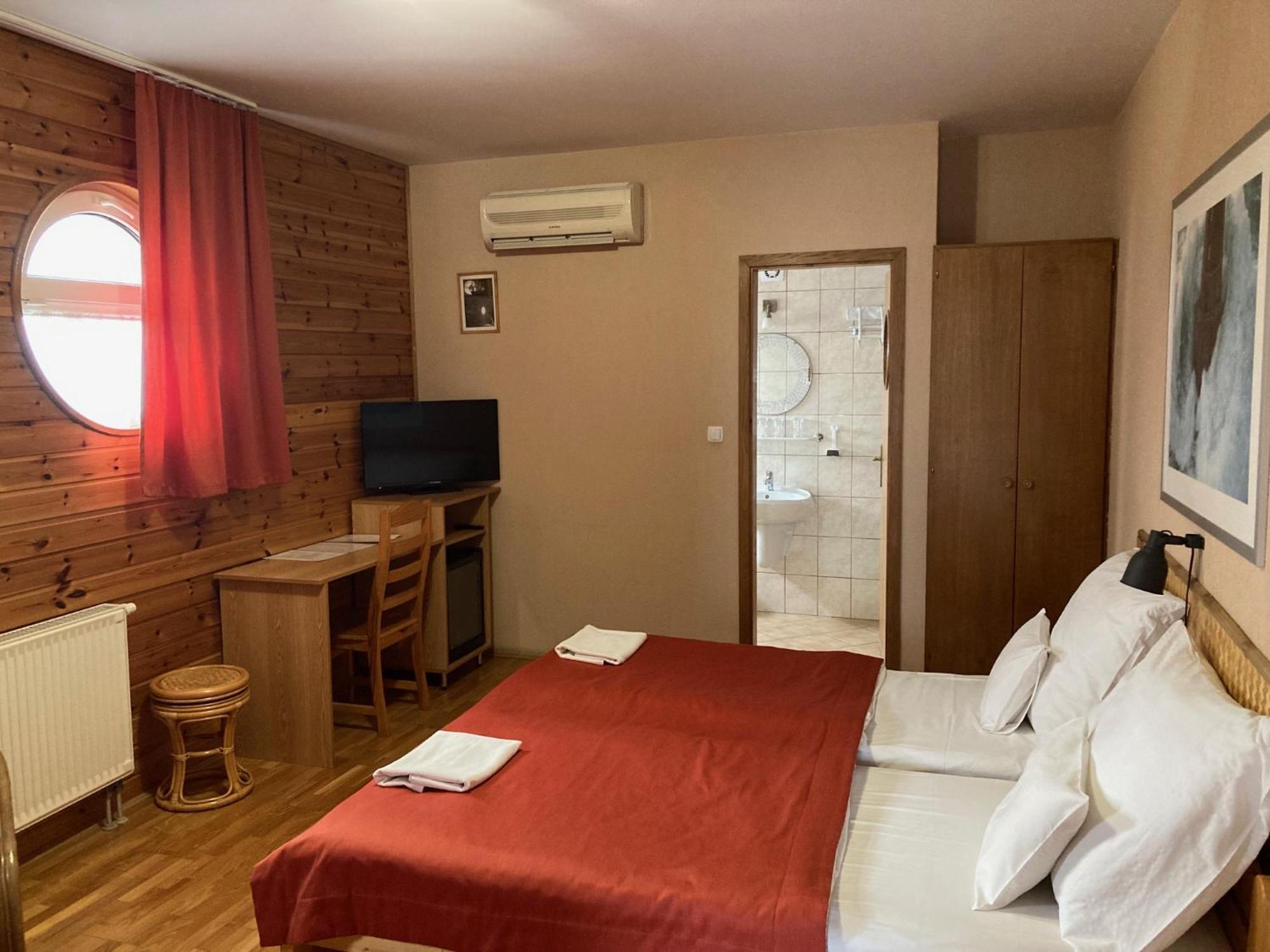 Nautilus Etterem Es Panzio Otel Dabas Dış mekan fotoğraf