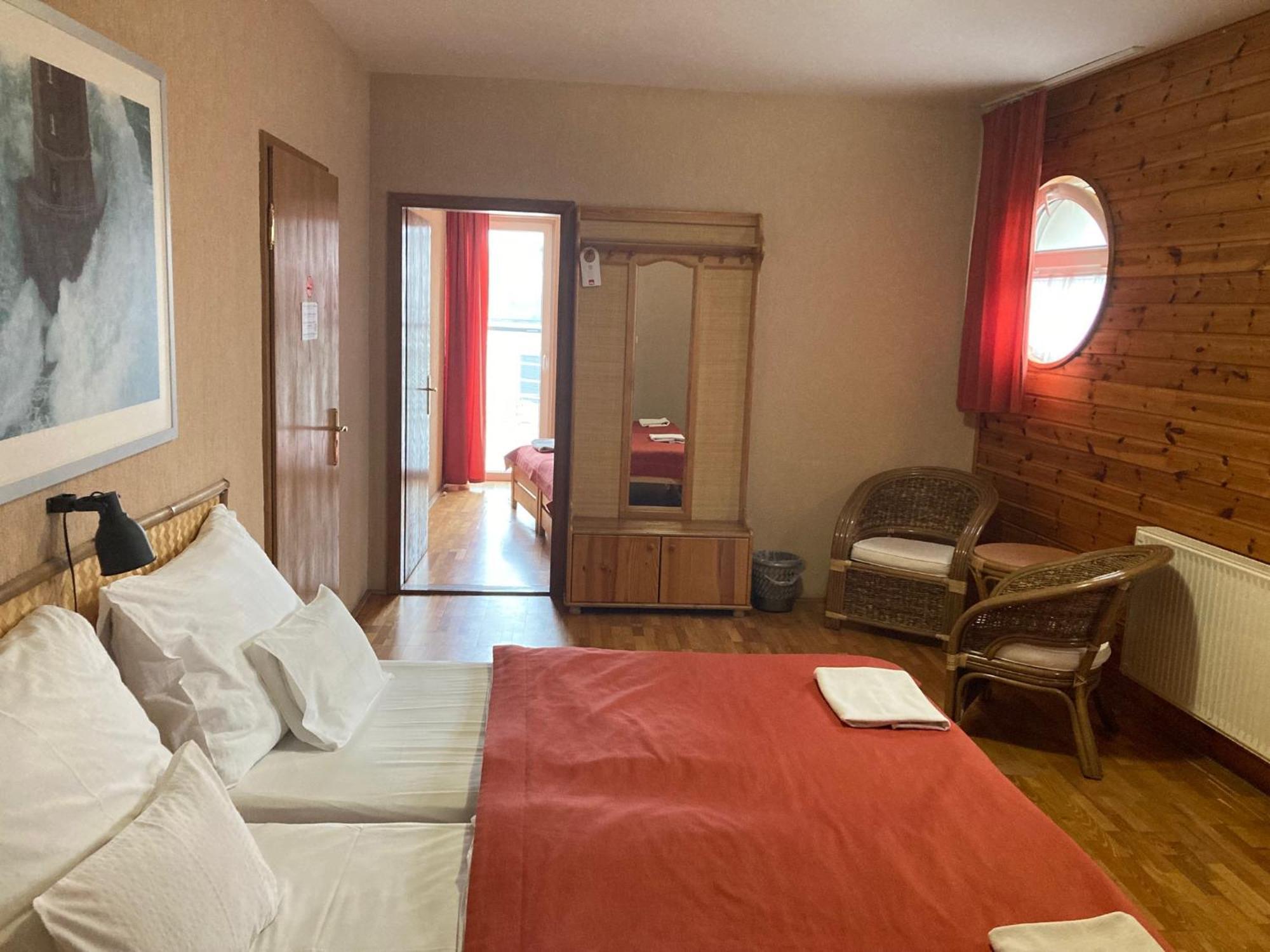 Nautilus Etterem Es Panzio Otel Dabas Dış mekan fotoğraf