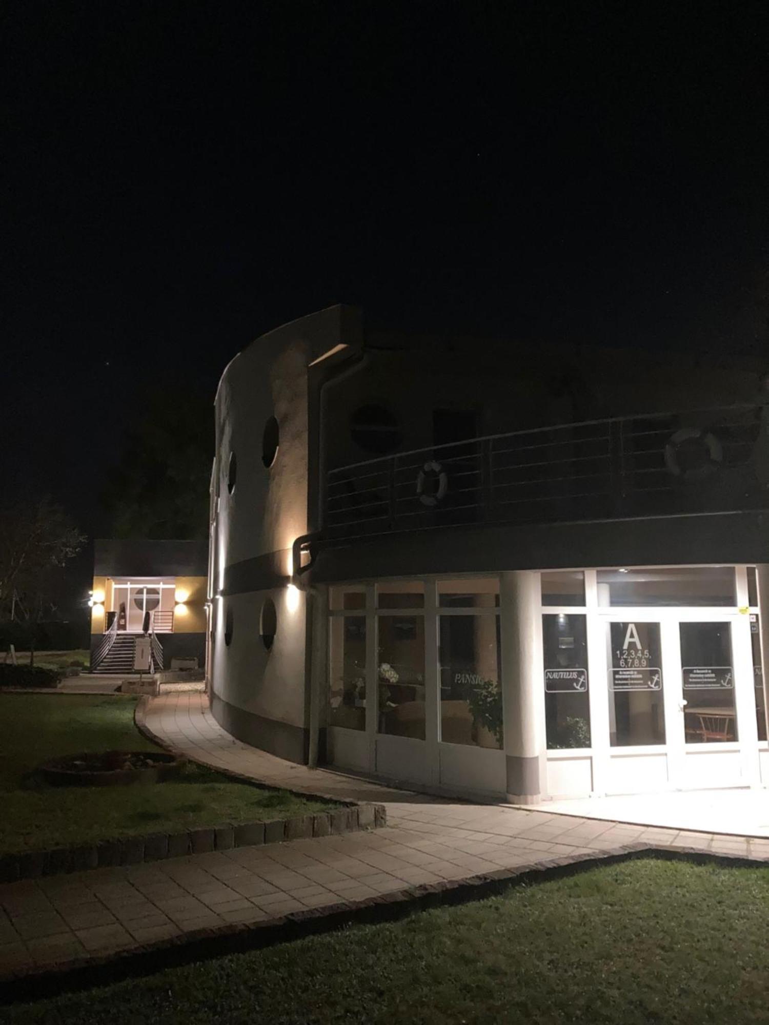 Nautilus Etterem Es Panzio Otel Dabas Dış mekan fotoğraf