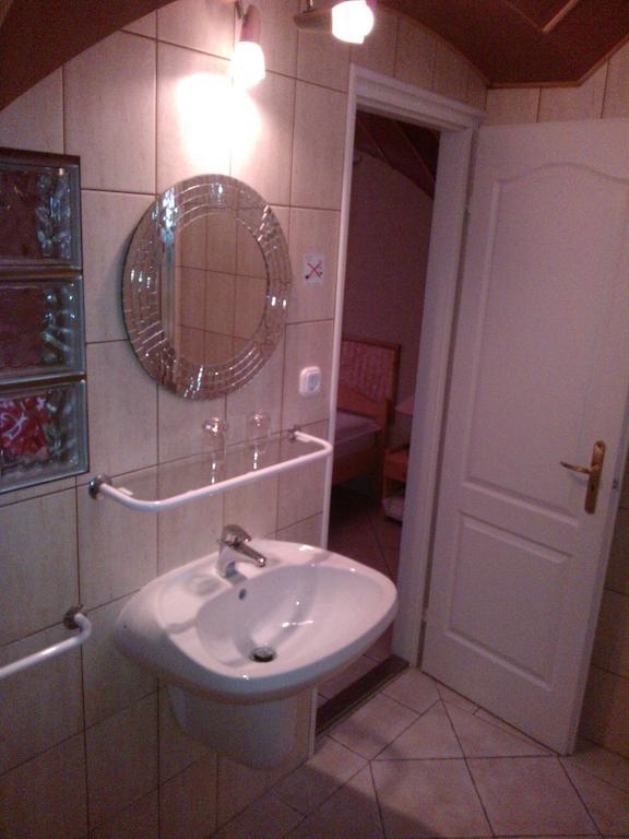 Nautilus Etterem Es Panzio Otel Dabas Oda fotoğraf