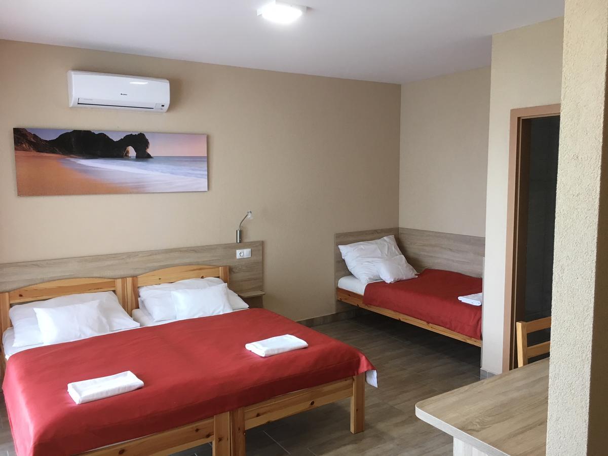 Nautilus Etterem Es Panzio Otel Dabas Dış mekan fotoğraf